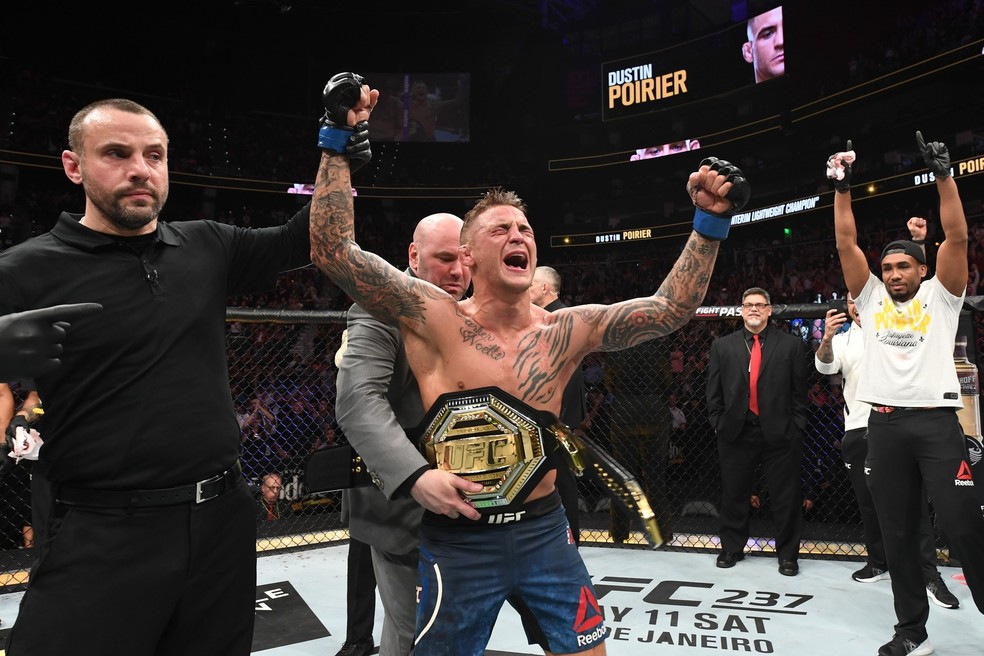 Dustin Poirier conquistou o título interino dos leves no UFC 236 — Foto: Getty Images