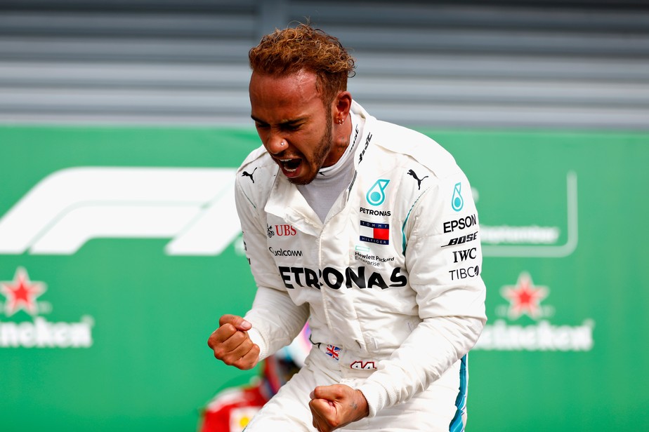 Hamilton e Vettel se tocam, britÃ¢nico leva a melhor e vence na casa da Ferrari