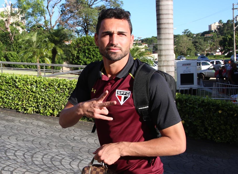 Artilheiro do São Paulo diz não render pelos lados