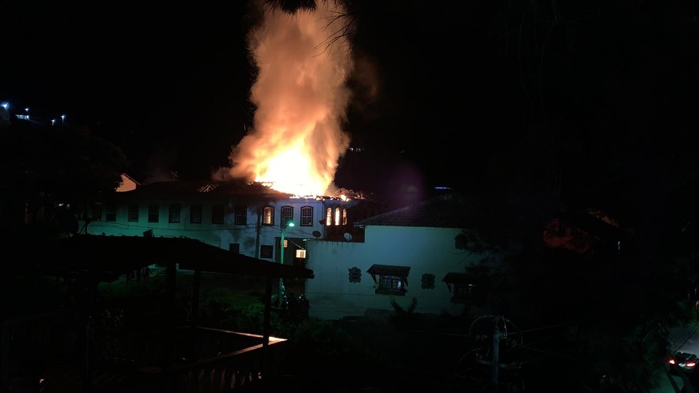Incêndio atinge casarão histórico da Fazenda da Grama, em Rio Claro — Foto: Redes sociais
