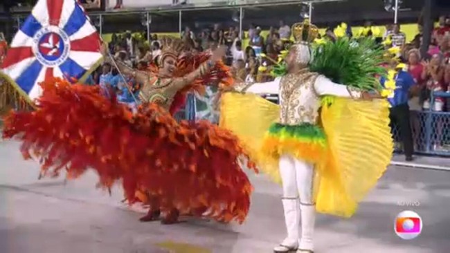 Mestre-Sala e Porta-Bandeira da Acadêmicos de Vigário-Geral representam a relação Brasil-África