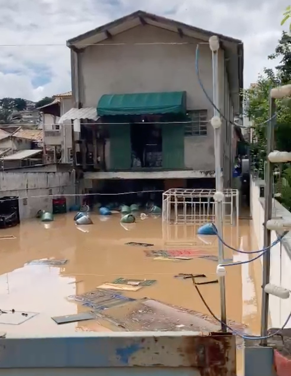 Centro de São Luiz do Paraitinga ficou alagado com cheia do rio — Foto: André Araújo