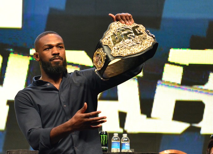 Jon Jones cinturão coletiva UFC (Foto: Jason Silva) Jon Jones cinturão coletiva UFC (Foto: Jason Silva)