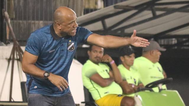 S&Atilde;&copy;rgio Soares n&Atilde;&pound;o tem conseguido ajustar defesa
