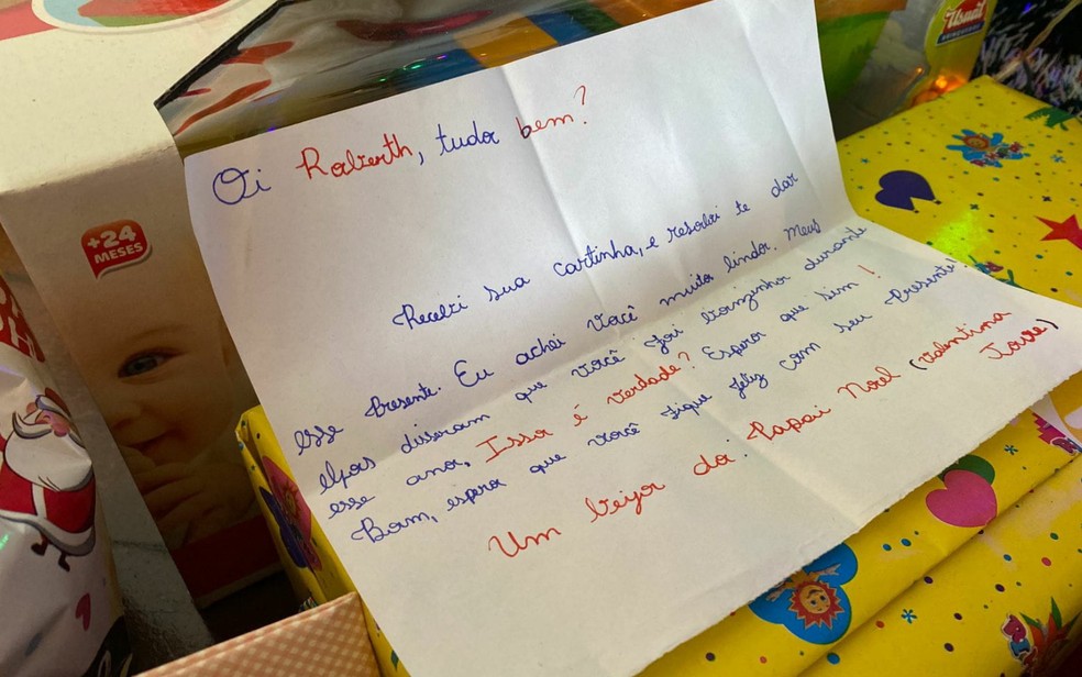Valentina Jove, de 11 anos, responde carta de criança carente ao Papai Noel e a presenteia, em Goiânia  — Foto: Arquivo pessoal 