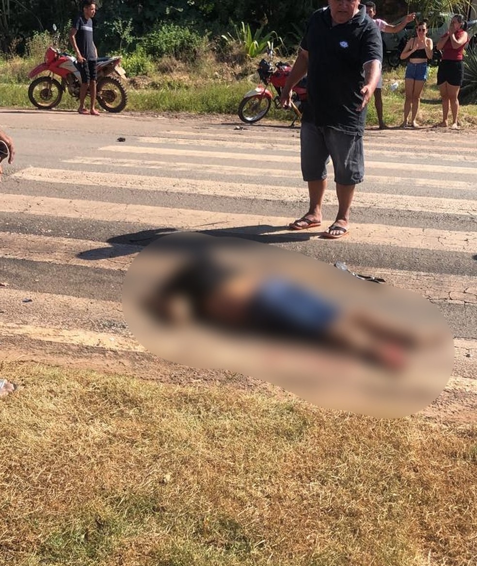 Corpo do idoso após o acidente — Foto: Redes sociais