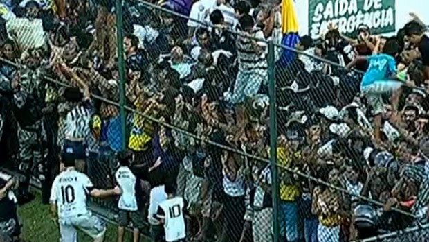 tumulto torcedores ABC x Palmeiras (Foto: Reprodução)
