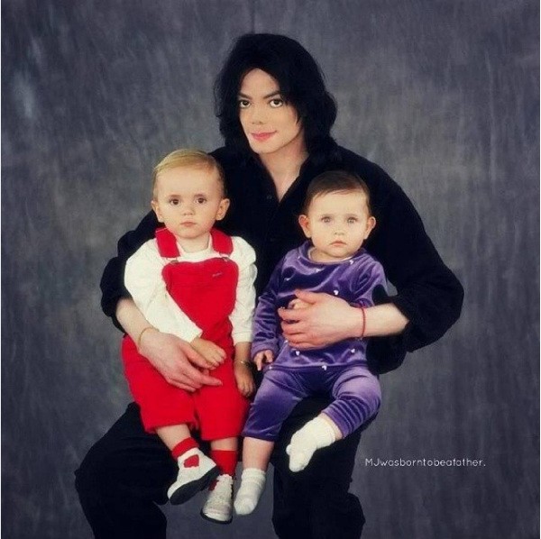 O cantor Michael Jackson e seus dois filhos com a enfermeira Debbie Rowe, Paris Jackson e Prince Jackson (Foto: Instagram)