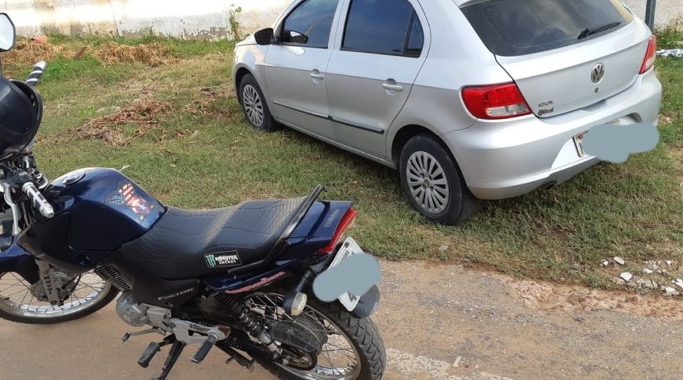 Foragido estava na moto quando foi abordado pelos PRFs em Mossor&oacute; &mdash; Foto: Divulga&ccedil;&atilde;o/PRF