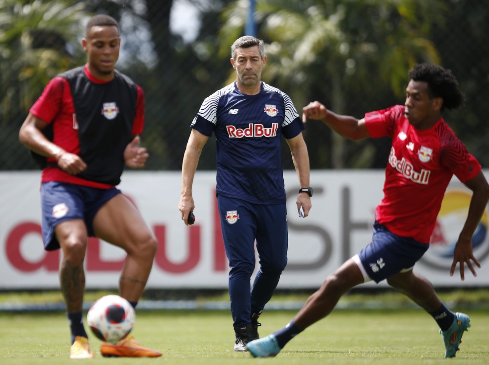 Técnico Pedro Caixinha em treino do Bragantino — Foto: Ari Ferreira/Red Bull Bragantino