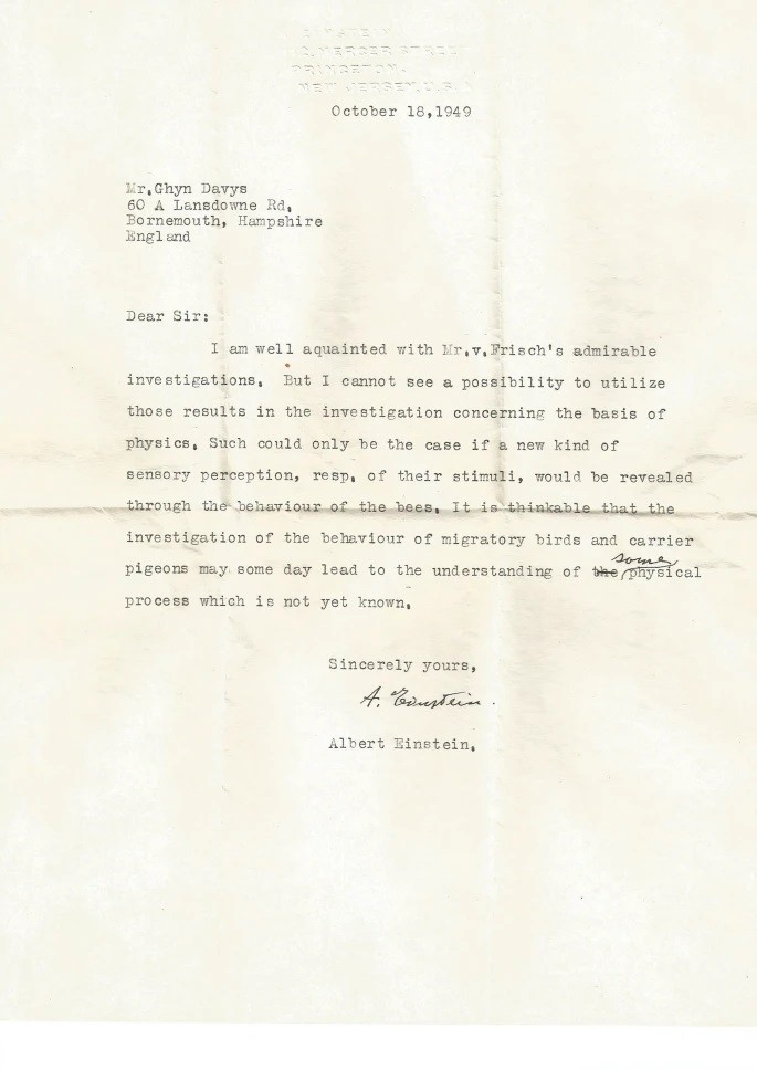 Carta de Albert Einstein na qual ele cita a possibilidade de 'processo físico desconhecido' em aves (Foto: Adrian G. Dyer et.al)