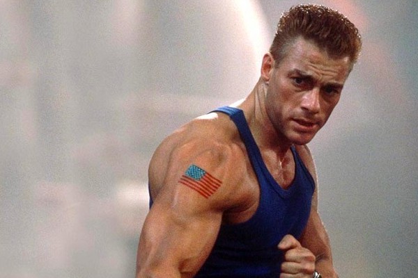 O ator Jean-Claude Van Damme em cena de Street Fighter (1994) (Foto: Reprodução)