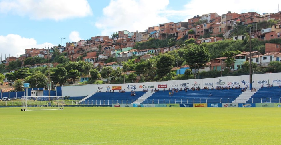 CSA vai deixar o bairro do Mutange — Foto: Denison Roma/GloboEsporte.com