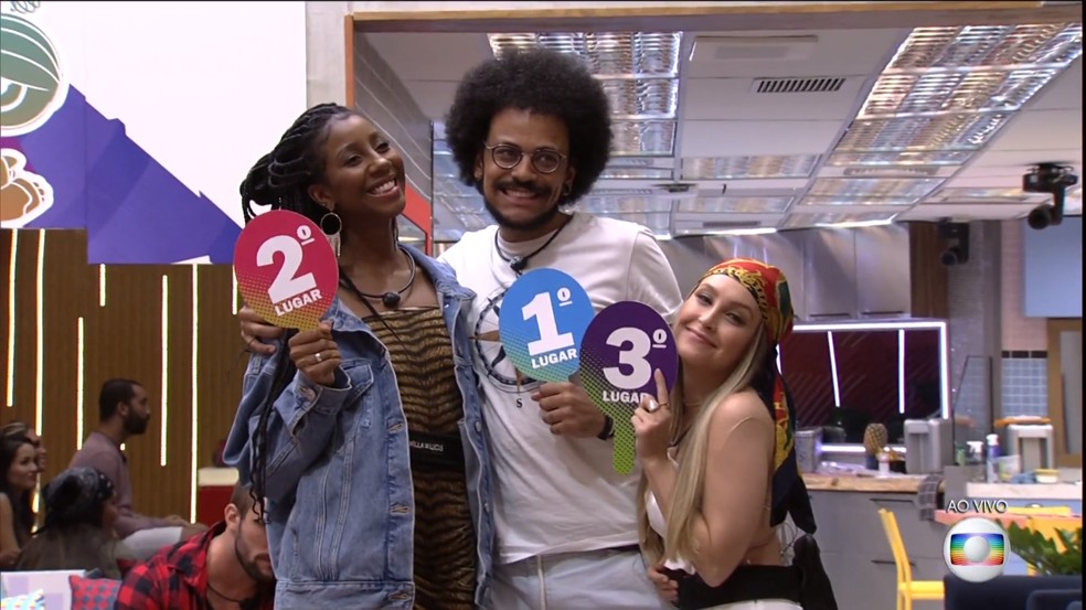 Camilla de Lucas, João Luiz e Carla Diaz — Foto: Globo