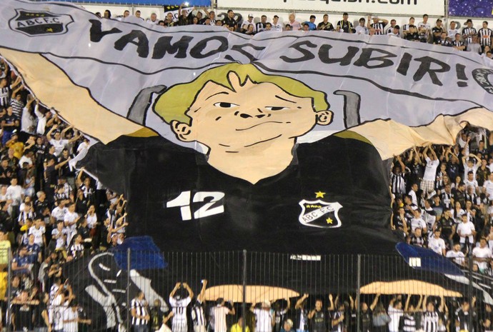 ABC x ASA Série C Estádio Frasqueirão - bandeirão mascote João Gabriel (Foto: Diego Simonetti/Blog do Major)