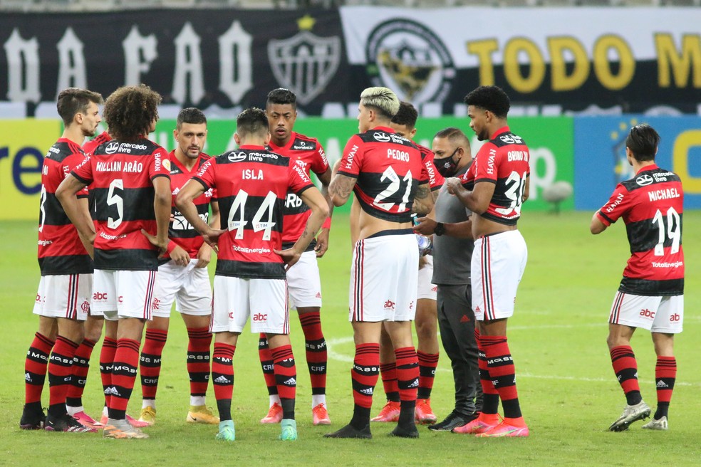 Time do Flamengo contra o Atlético-MG — Foto: Fernando Moreno/AGIF
