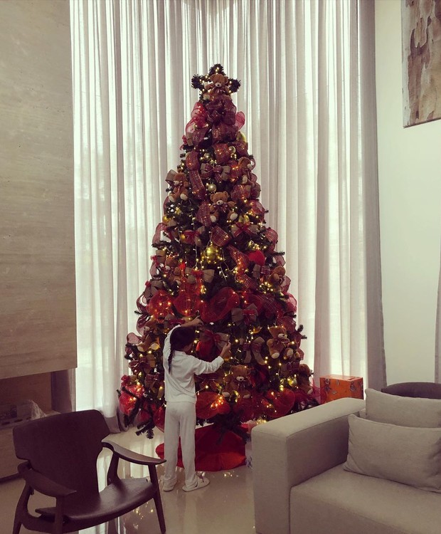 Árvore de Natal de Rodrigo Faro e Vera Viel impressiona no tamanho - Casa e  Jardim | Natal