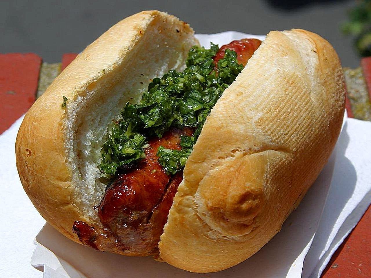 Choripan argentino é eleito melhor hot dog por site de gastronomia; versão brasileira fica em 6º lugar