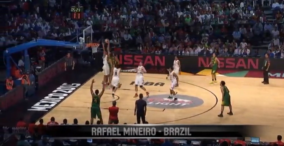 Rafael Mineiro; seleção brasileira de basquete; Copa América 2015; Brasil x Mécico — Foto: Reprodução/YouTube