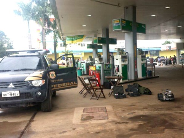 G1 No Ac Bando Tenta Explodir Caixas Eletrônicos E Foge Com Três G1 No Ac Bando Tenta Explodir Caixas Eletrônicos E Foge Com Três