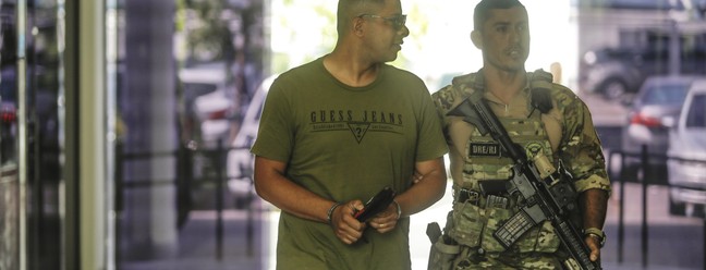 Polícia Federal e Ministério Público Federal realizam, na manhã desta quarta-feira (23), a Operação Smoke Free, contra venda ilegal de cigarros. — Foto: Gabriel de Paiva