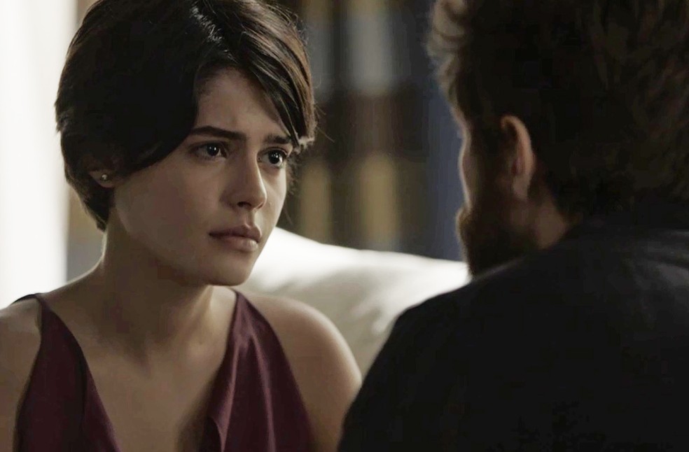 Adriana se comove com atitude do policial (Foto: TV Globo)