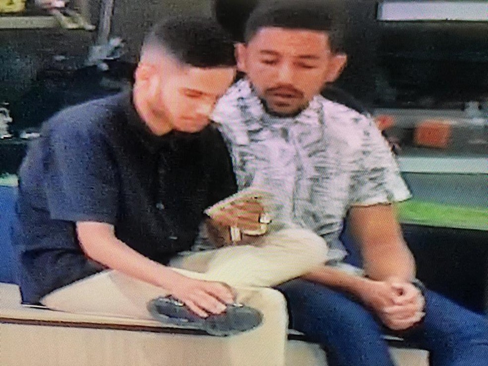 Homens sÃ£o procurados pela PolÃ­cia Civil depois de roubo de celulares em shopping no Recife â€” Foto: PolÃ­cia Civil/DivulgaÃ§Ã£o 