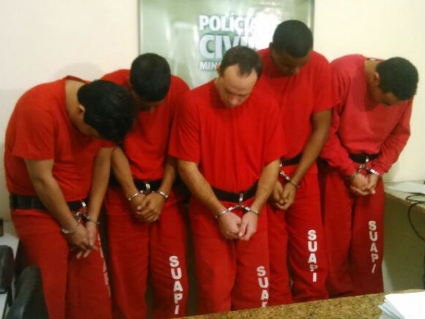 Cinco suspeitos foram presos e são apontados como membros de quadrilha. (Foto: Patrícia Belo / G1)