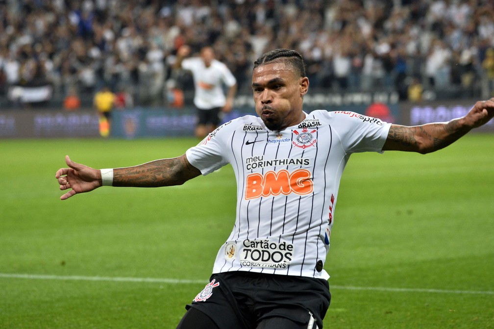 Júnior Urso em partida pelo Corinthians na Arena — Foto: Marcos Ribolli