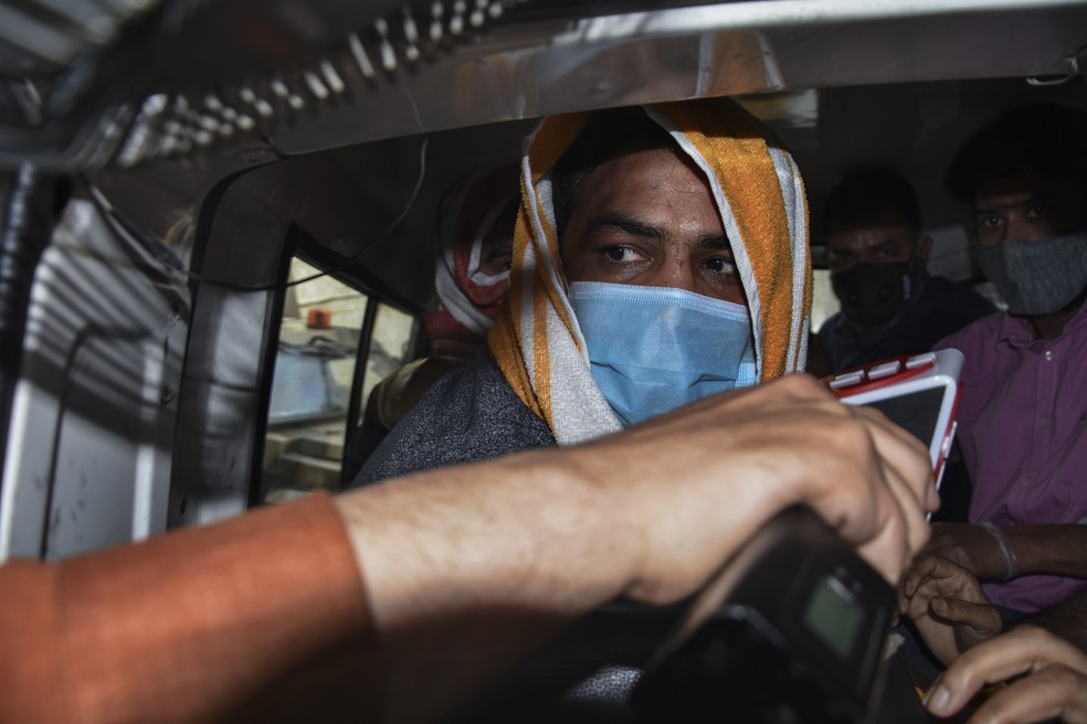 Sushil Kumar detido pela polícia após briga em Nova Délhi, em maio de 2023 — Foto: Dinesh Joshi/AP