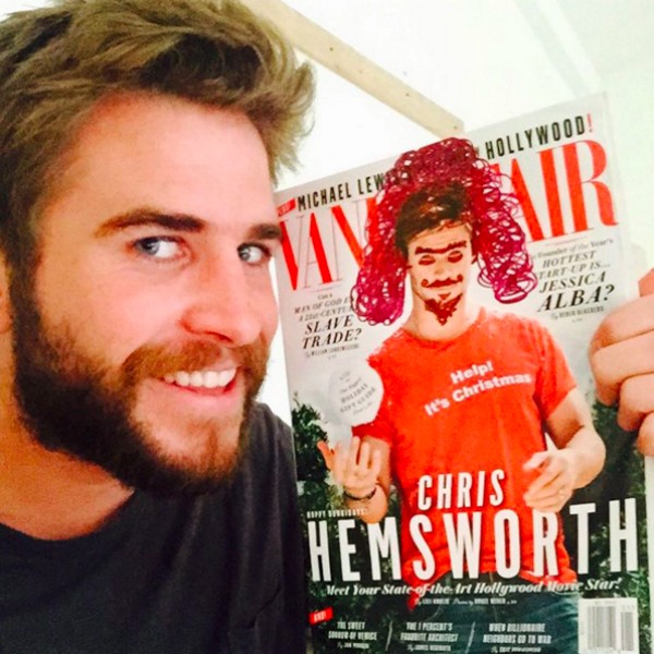 Na provocação mais recente, Liam Hemsworth desenhou em uma capa de revista com foto do irmão (Foto: Instagram)