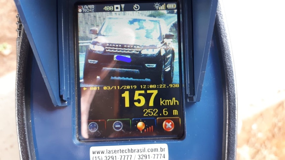 No domingo (10), outro motorista foi flagrado dirigindo a 157 km/h na mesma rodovia — Foto: Polícia Rodoviária/Divulgação
