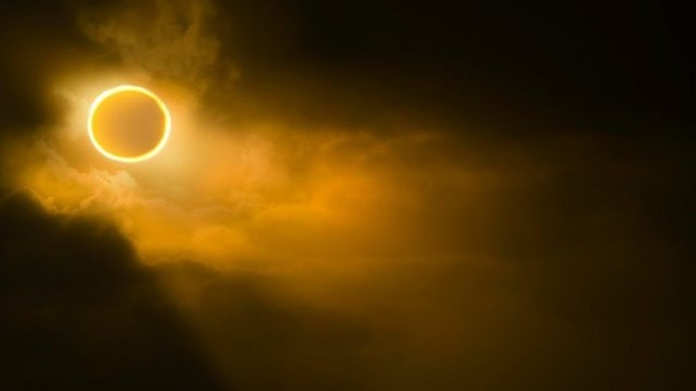 Um eclipse solar, para o qual nunca deve se olhar diretamente — Foto: Getty Images via BBC