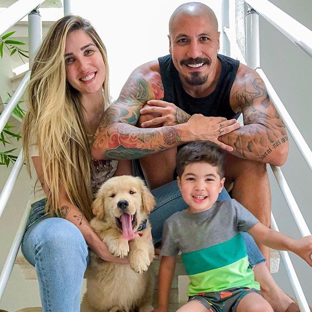 Aline Gotschalg e Fernando Medeiros compram novo cachorro (Foto: Reprodução/Instagram)