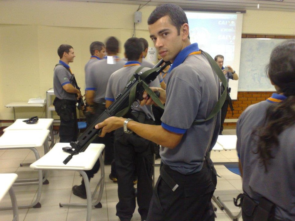 O atirador passou dois anos em Porto Velho, Rondônia, fazendo o curso preparatório para assumir o cargo de agente penal federal  — Foto: Reprodução 