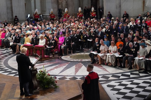 Missa especial na Catedral St. Paul durante as celebrações do Jubileu de Platina da rainha Elizabeth II (Foto: Getty Images)