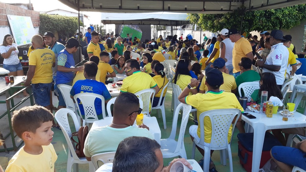 'Rua da Copa' na Grande Natal faz festa para acompanhar vitória do Brasil — Foto: Sérgio Henrique Santos/Inter TV Cabugi