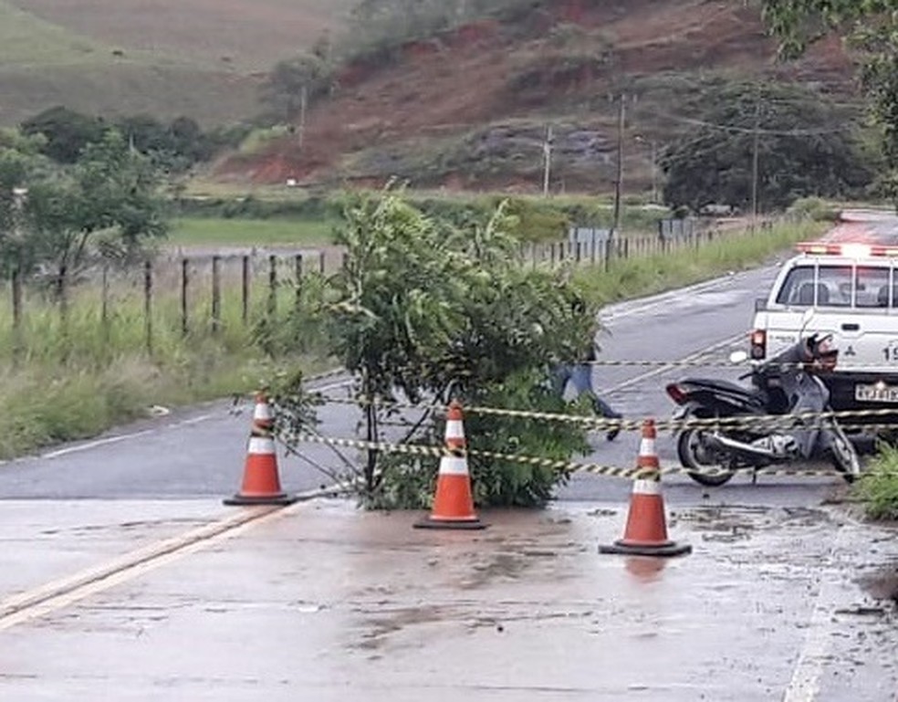 A Ã¡rea estÃ¡ isolada desde sexta-feira (9) â€” Foto: DivulgaÃ§Ã£o/Defesa Civil de Itaocara