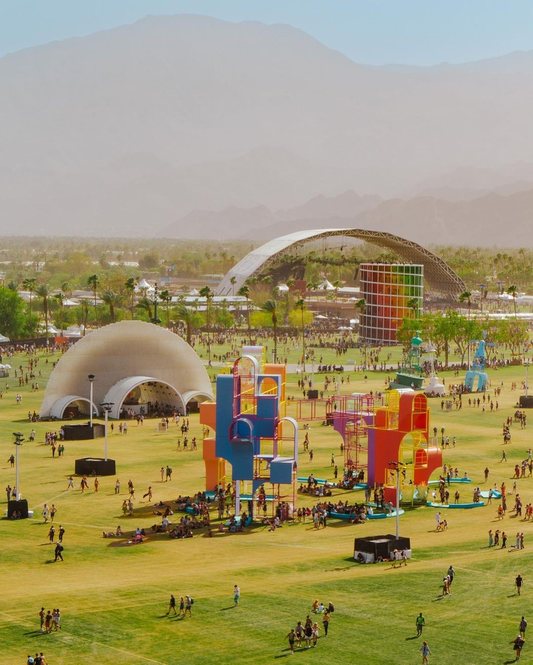 As instalações do festival são pensadas para que o público possa interagir (Foto: Interior Pixels Productions / Reprodução / Instragram / Coachella)