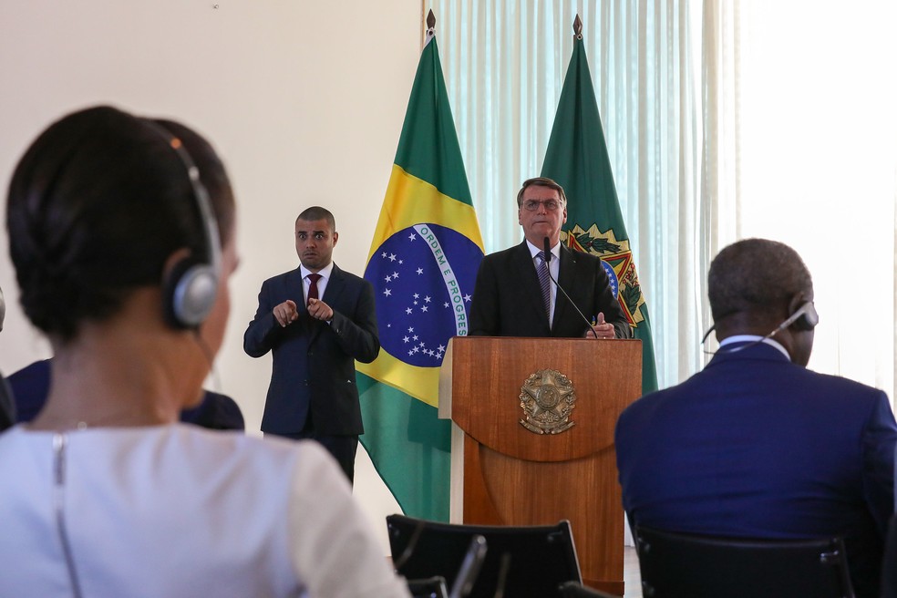 Bolsonaro durante reunião com embaixadores no Palácio do Planalto.  — Foto: Clauber Cleber Caetano/PR