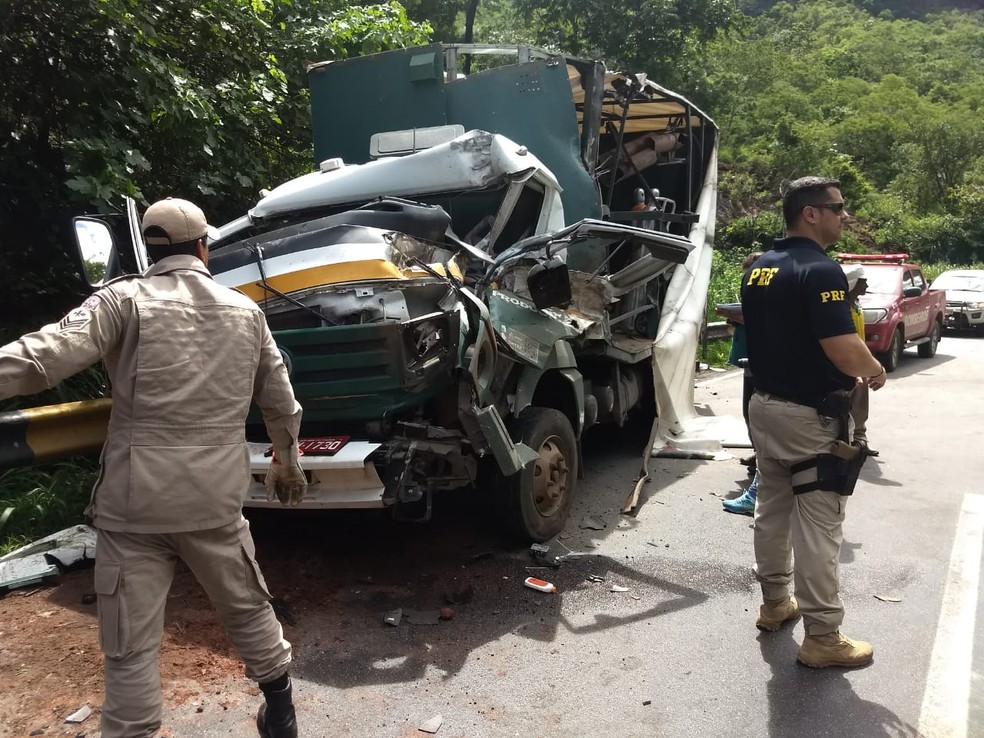 Acidente na Serra da Petrovina â€” Foto: PRF/Assessoria