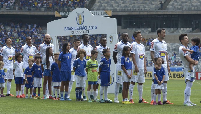 Show do Bigode tem falta na bandeira, vacilo de Damião e relax de mascotes