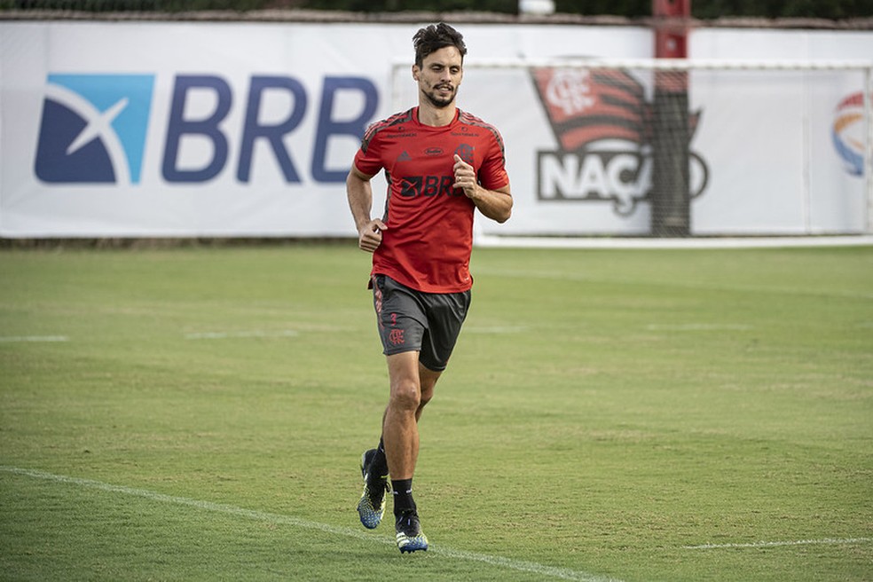 Rodrigo Caio tem convivido com problemas físicos desde que chegou ao Flamengo — Foto: Alexandre Vidal / CRF