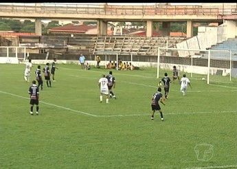 Confusão é o destaque do jogo entre Boto e Leão (Foto: Reprodução/TV Tapajós)