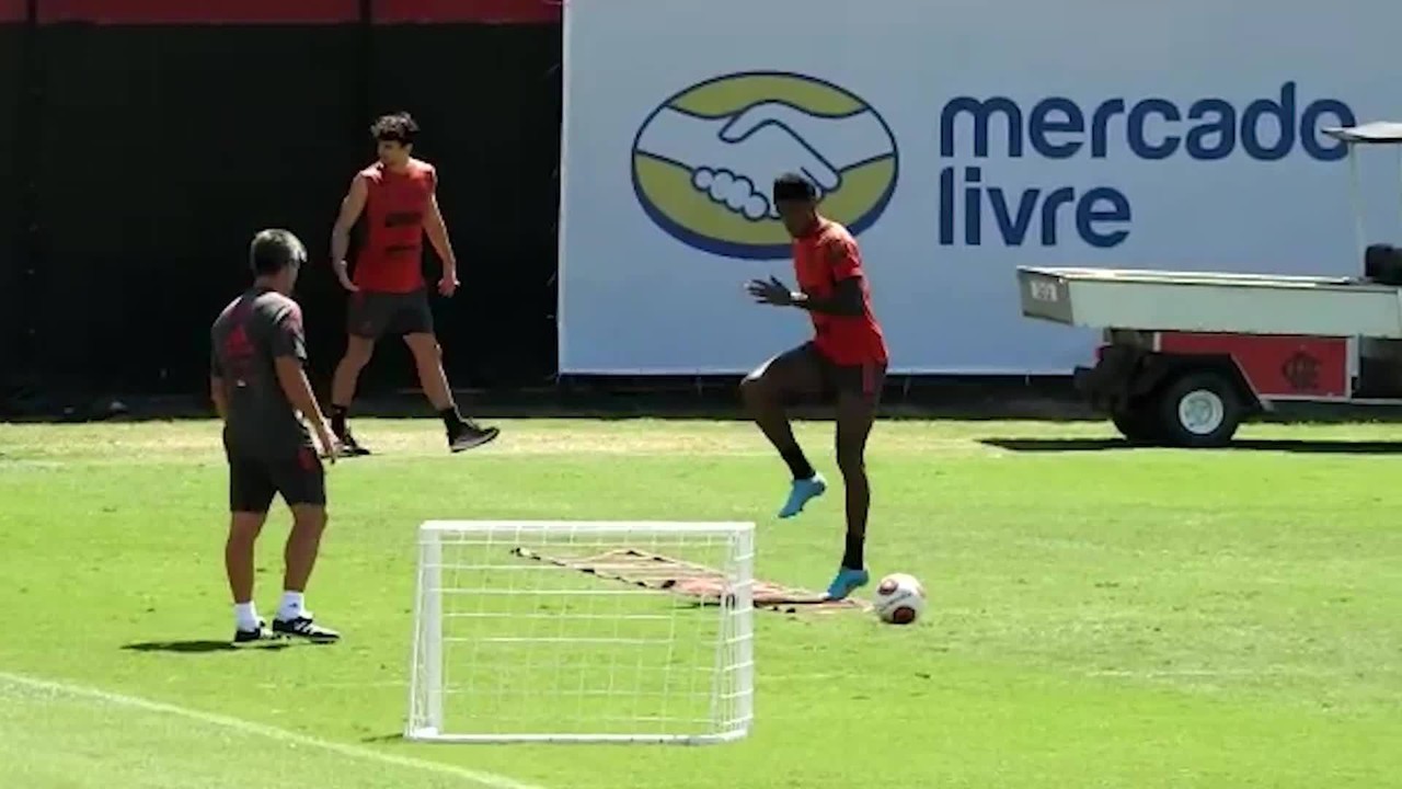 Bruno Henrique inicia transição física em treino do Flamengo