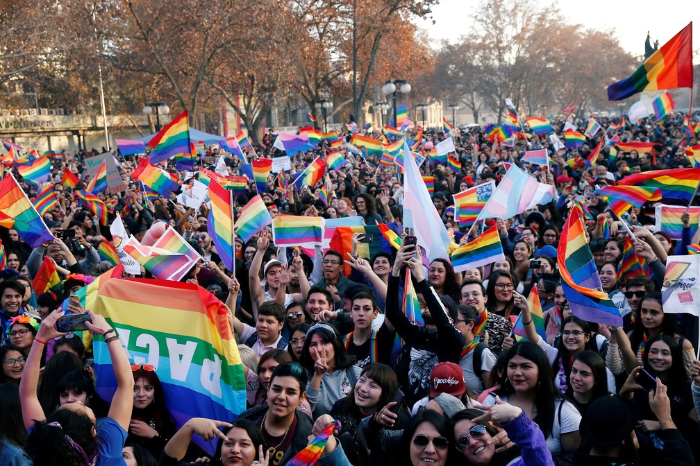 Parada do Orgulho LGBT em Santiago — Foto: Rodrigo Garrido/Reuters
