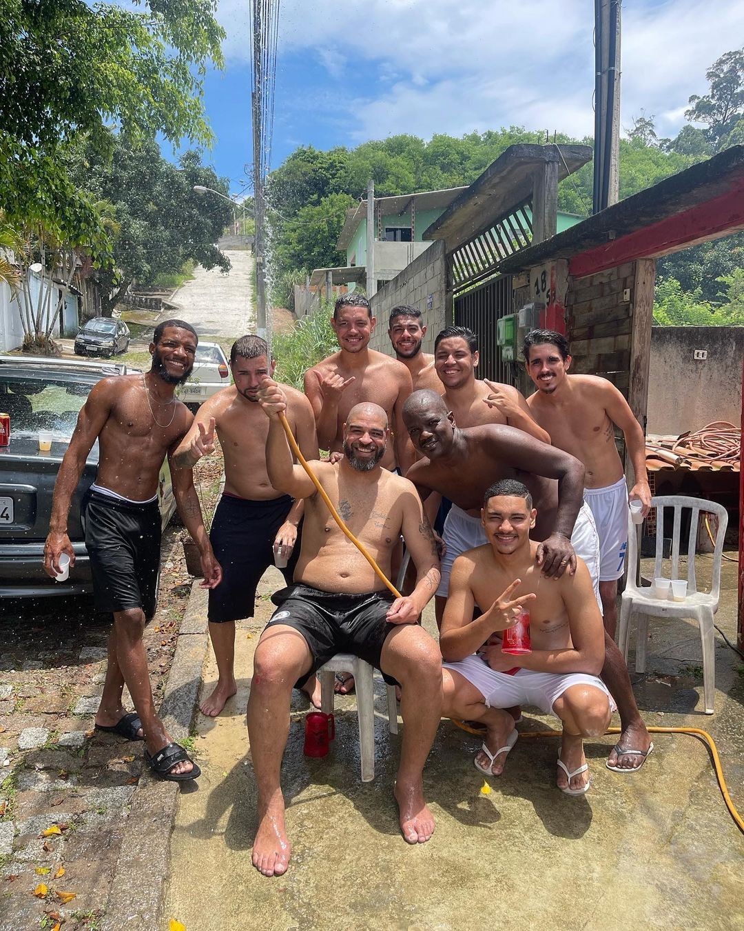 Adriano Imperador com os amigos (Foto: Reprodução Instagram)