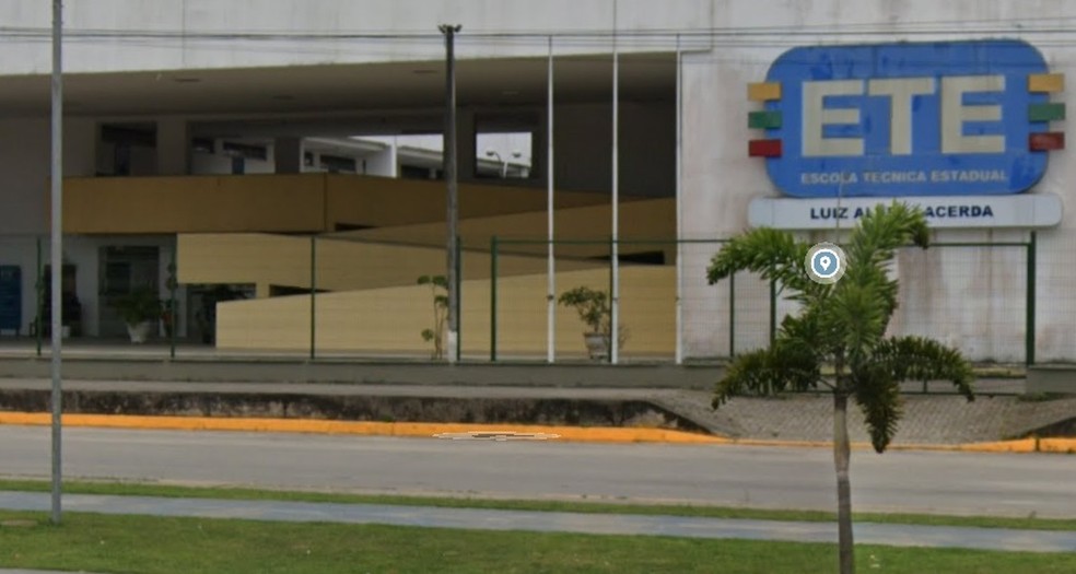 Escola Técnica Luiz Lacerda fica no Cabo, no Grande Recife — Foto: Reprodução/Google Street View