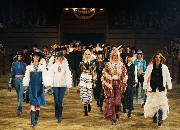 O último desfile Métiers d'art, da Chanel, em Dallas (Foto: Getty Images)
