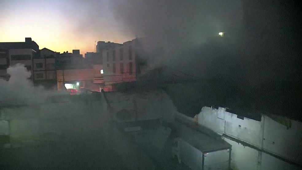 Fogo foi controlado pelos Bombeiros (Foto: Reprodução/TV Globo)